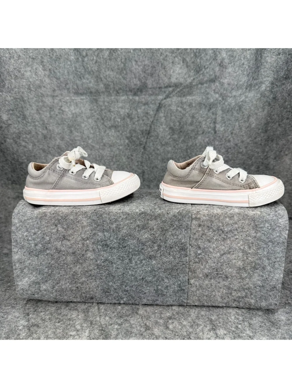 Converse Chuck Taylor All Star Sneakers Shoes Gray Pink Toddler Girl Size 5 655
